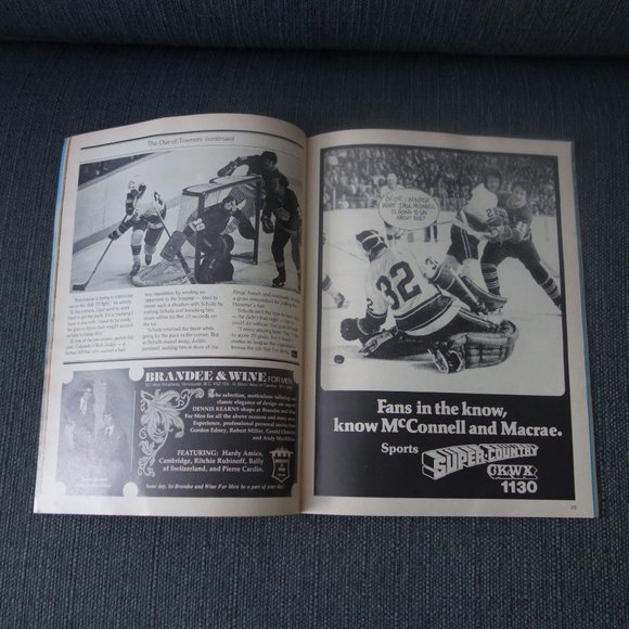 Vintage Vancouver Canucks Magazine October 25 1977 Vol 8 No3 Canucks vs LA Kings - Picture 11 of 14